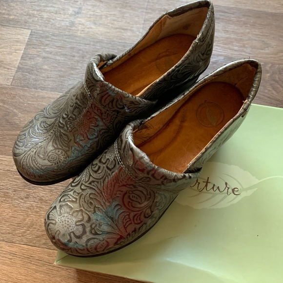 Nurture Clog/shoes - Picture 1 of 5